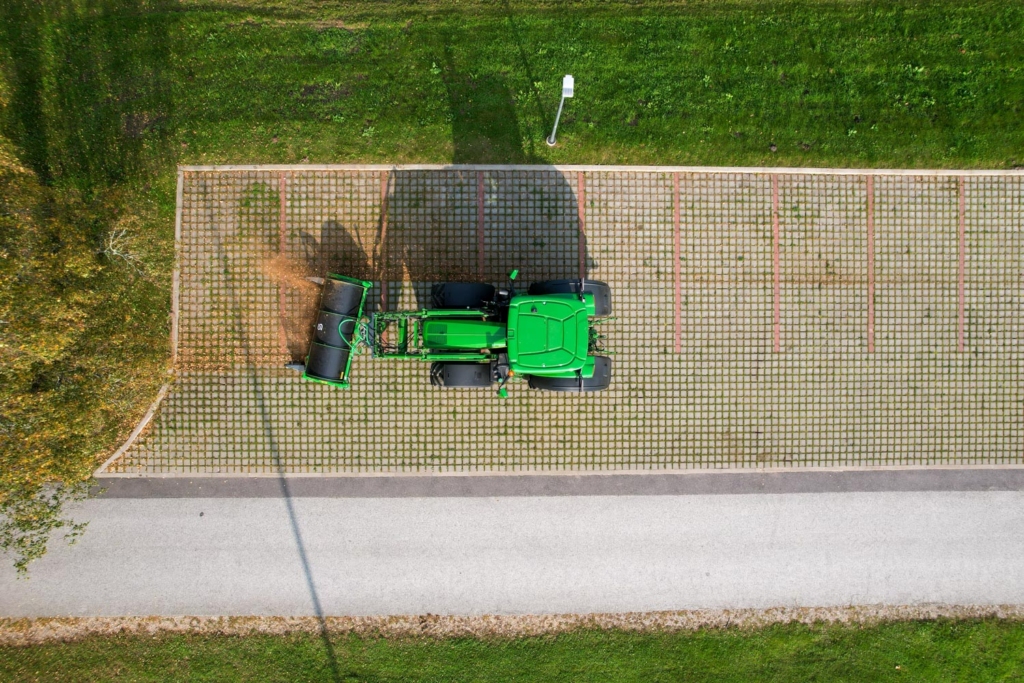 SAMI-tanavapuhastuhari-HW-2700_-John-Deere-6R