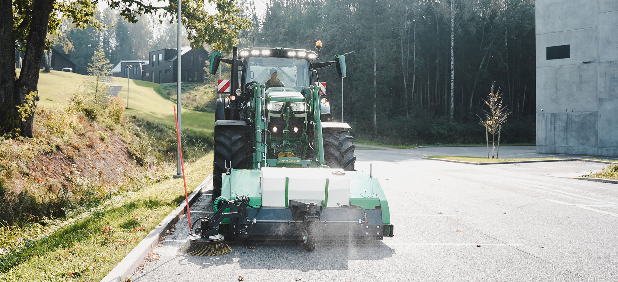 TÄNAVATOLMU-HOOAEG-teede-ja-platside-õigeaegne-puhastamine