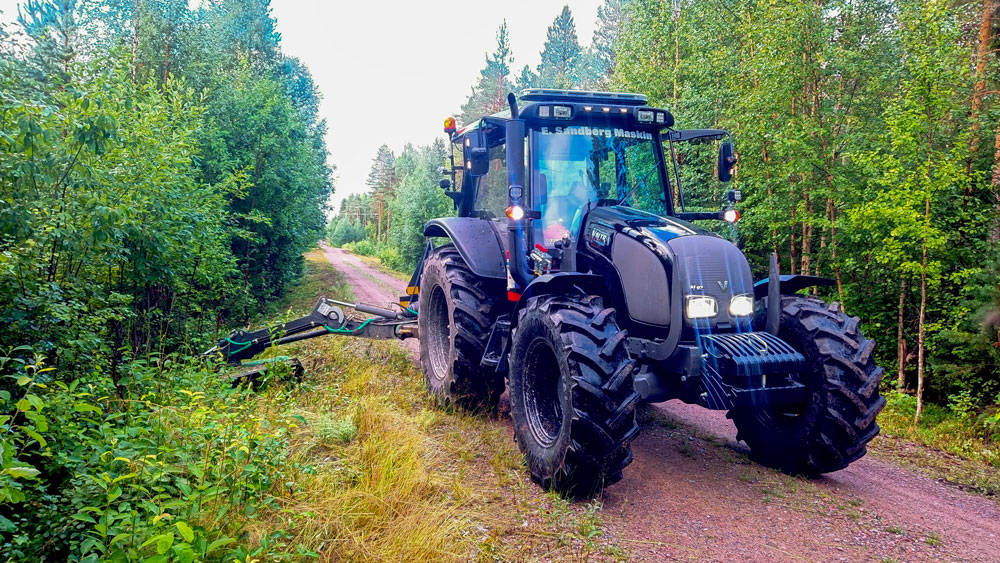 Erik-Sandberg-Valtra-SAMI-kettniiduk-cm-1700-töös